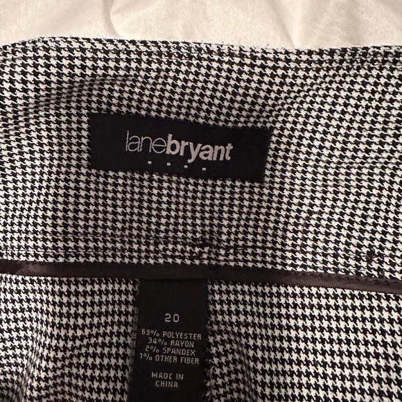 Black and white herringbone pattern pant. - Picture 4 of 5